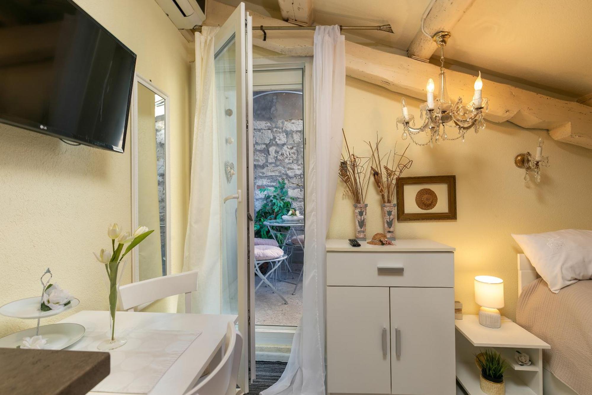 Duplex Apartment Camelia In Charming Old Town Rovinj Exterior photo